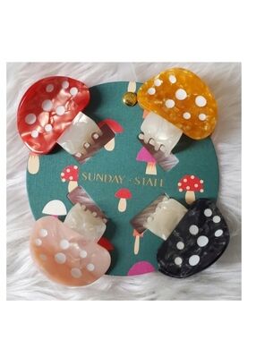 NWT Sunday State (4) Mushroom Hair Clips 🍄